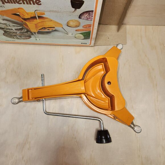 Vintage Mouli-Julienne Rotary Slicer, Shredder, and Grater with 5 Blades - Picture 2 of 9
